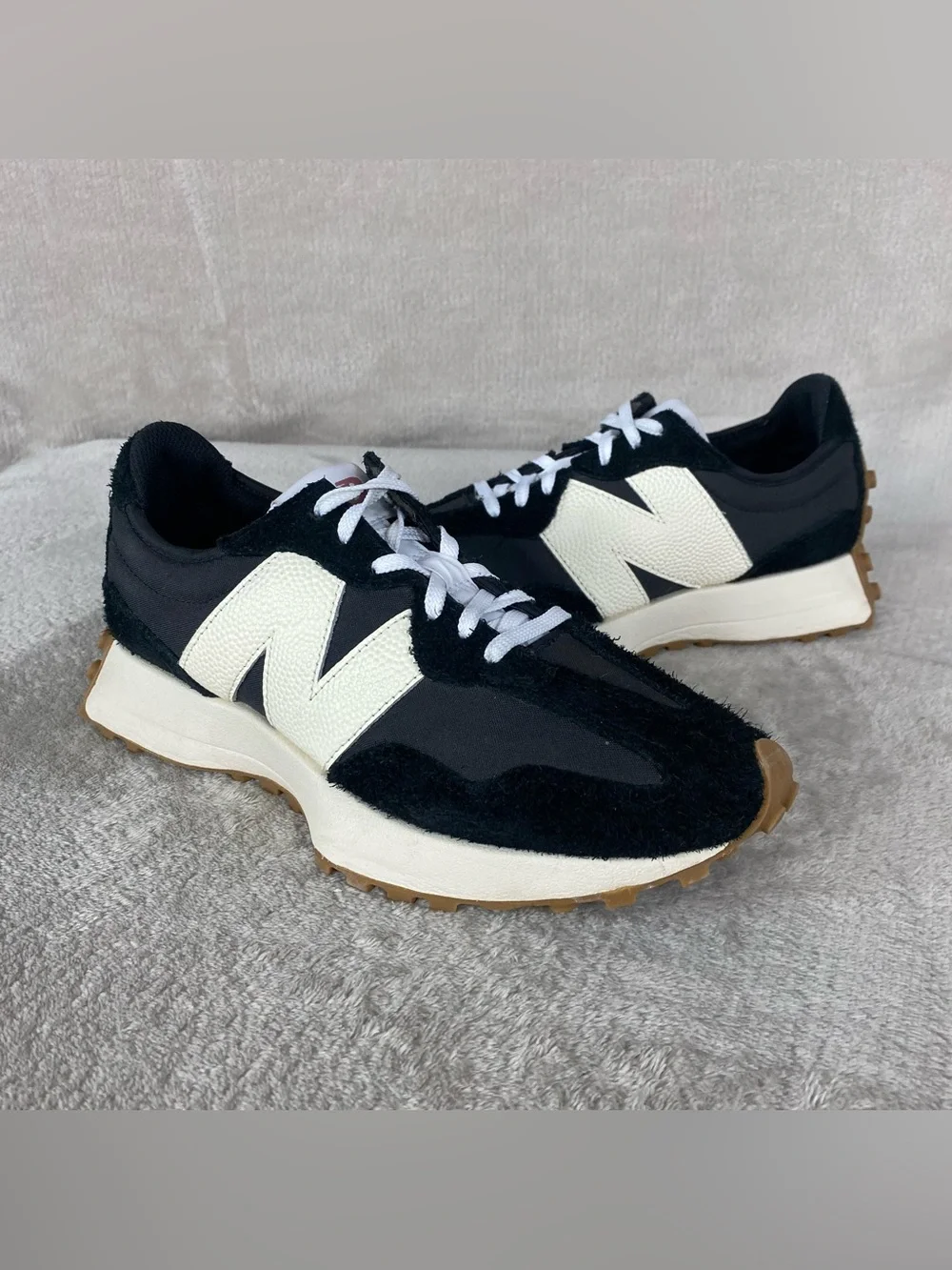 New Balance 327 WS327BL Womens Size 9 Black White Gum Running Shoes